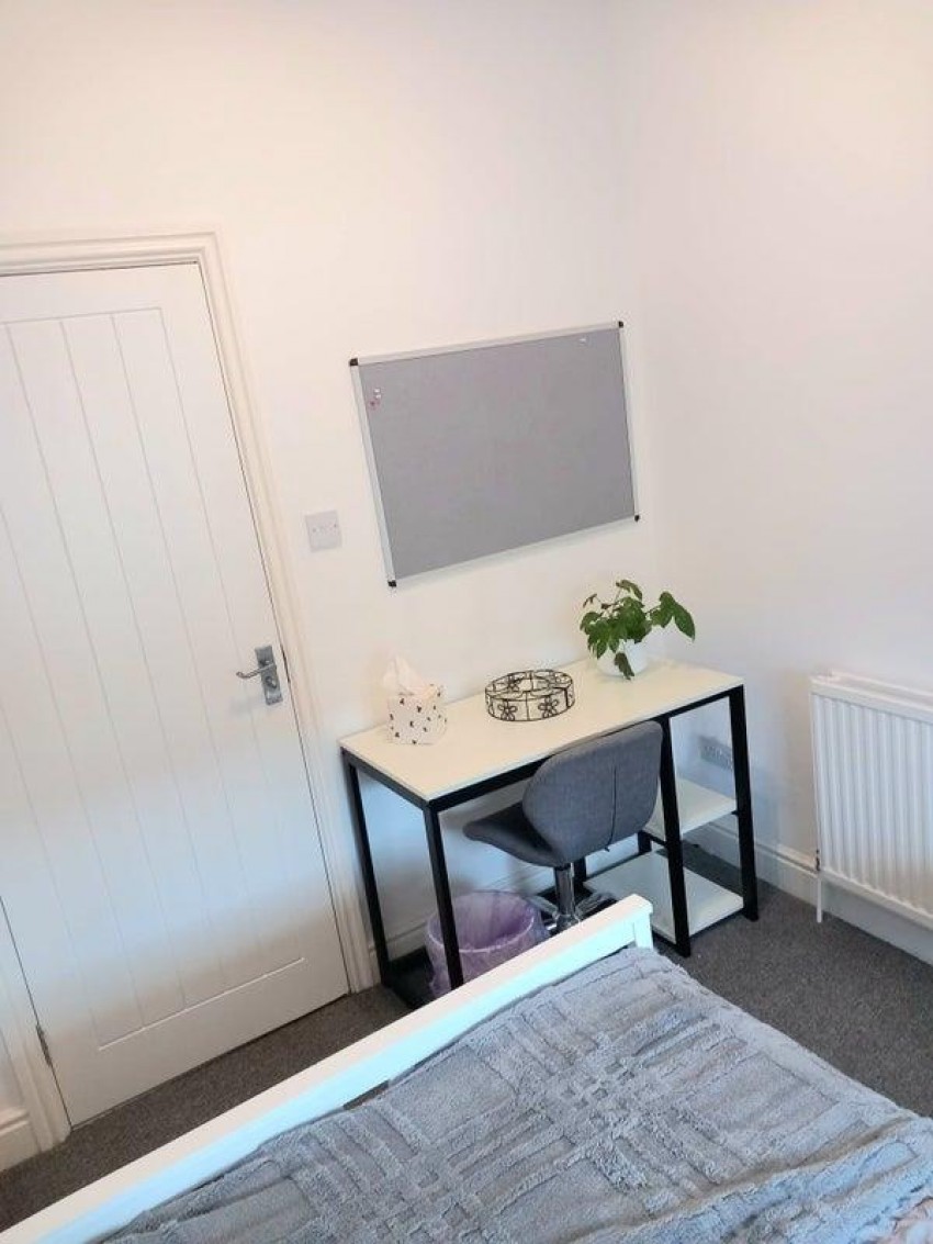 Images for Room 5 122 Lawrence Road, Liverpool
