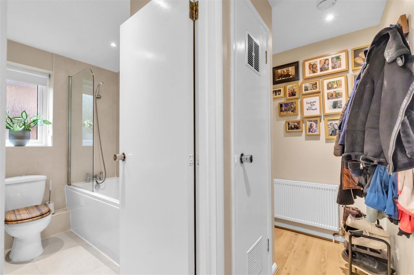 Images for Abbotsbury Court, Horsham