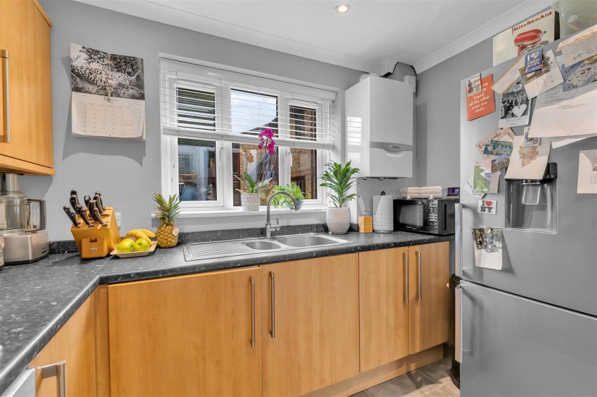 Images for Abbotsbury Court, Horsham