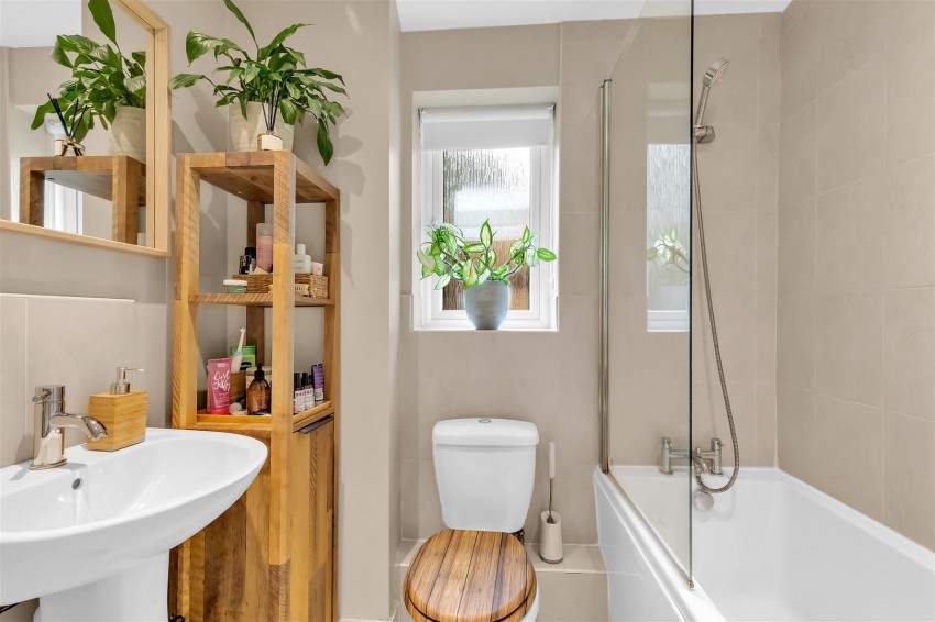 Images for Abbotsbury Court, Horsham
