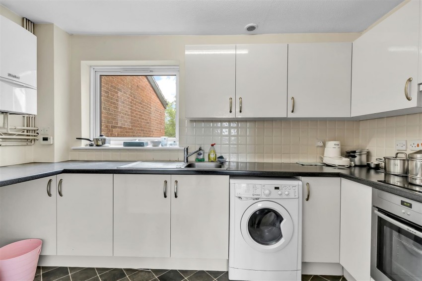 Images for Gilligan Close, Horsham