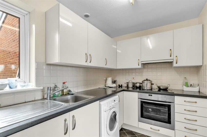 Images for Gilligan Close, Horsham