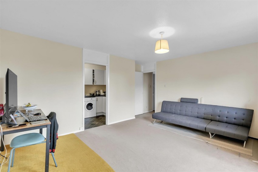 Images for Gilligan Close, Horsham