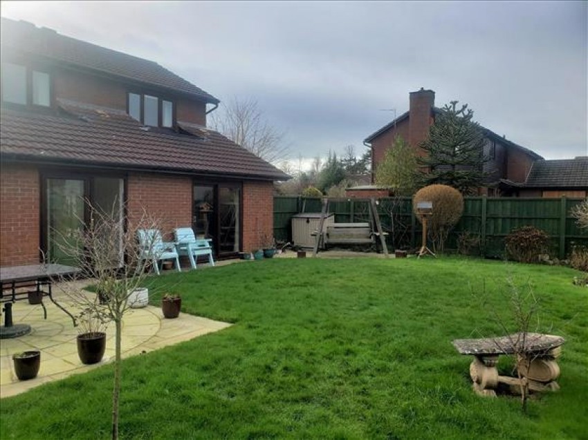 Images for Felcourt Drive