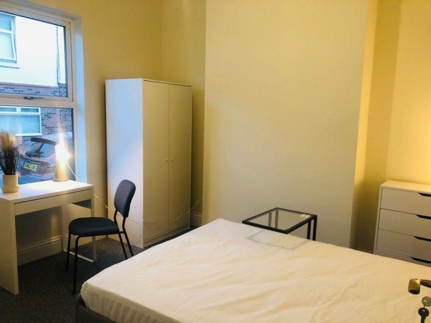Images for Room 1 . 54 Mersey Road, Widnes