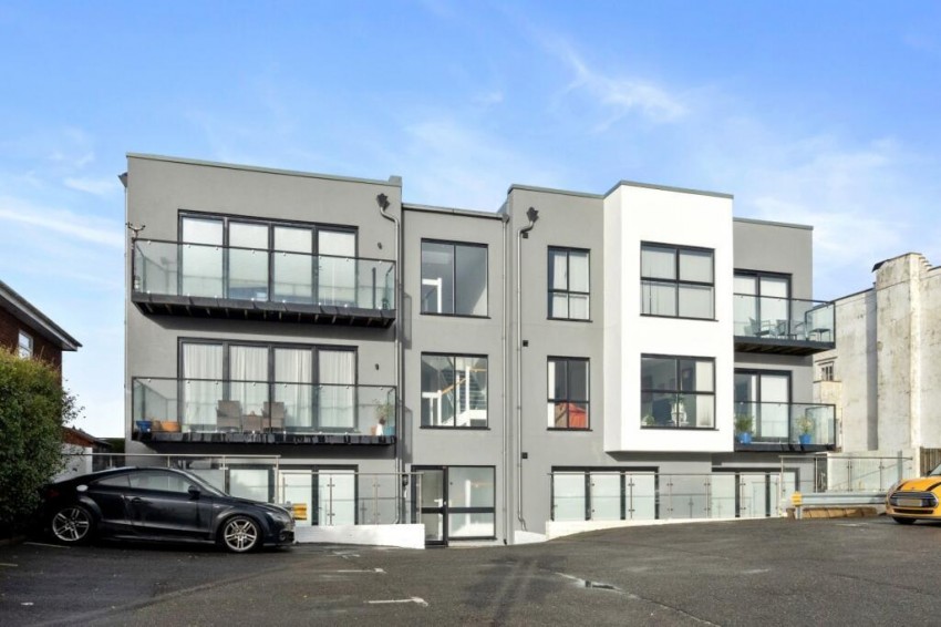 Images for 16 South Coast Road, Peacehaven