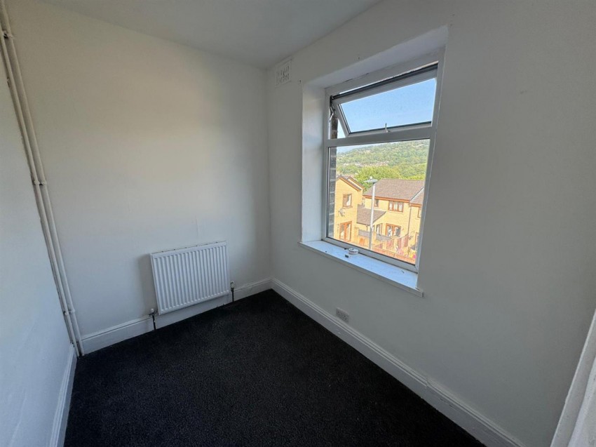 Images for Staveley Road