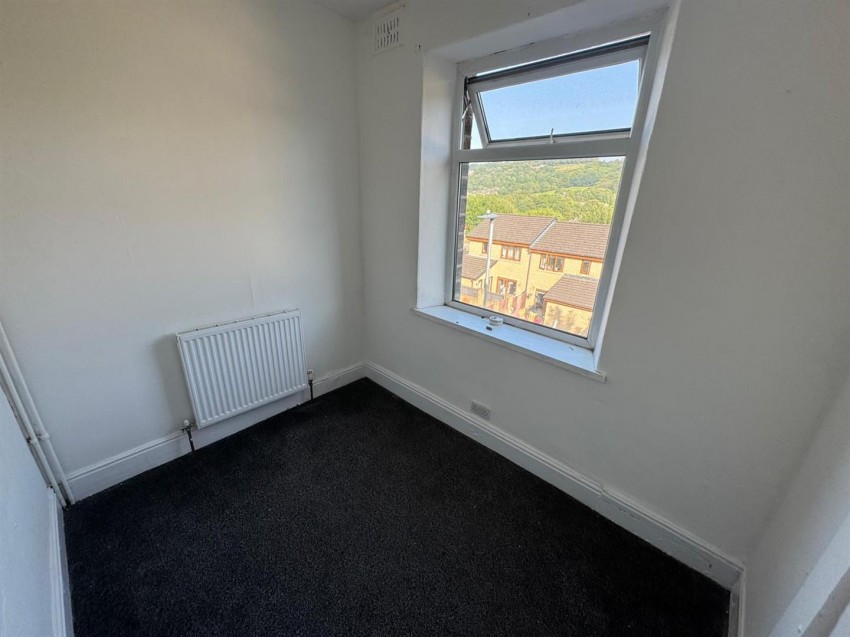 Images for Staveley Road
