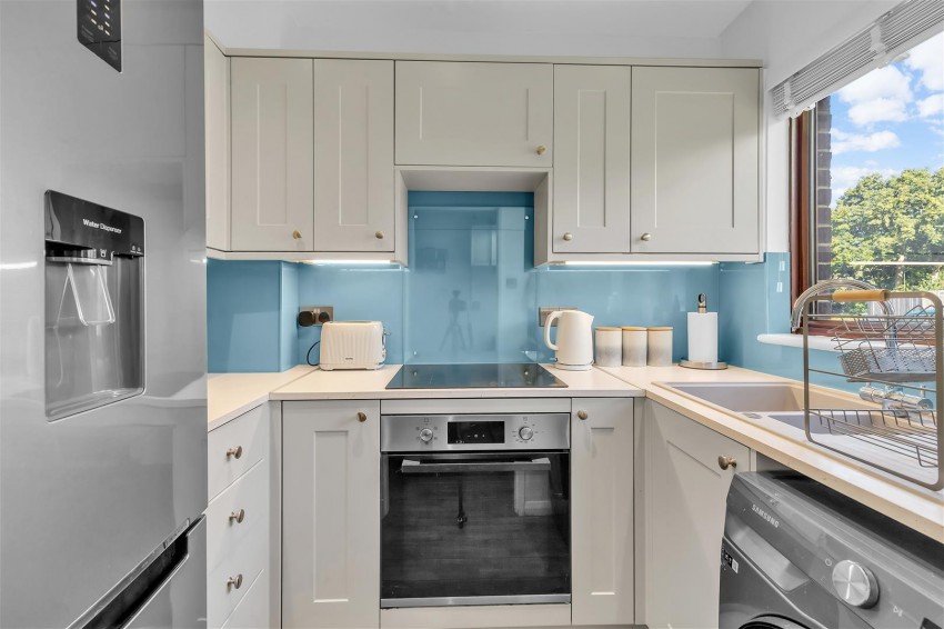 Images for Roebuck Close, Horsham