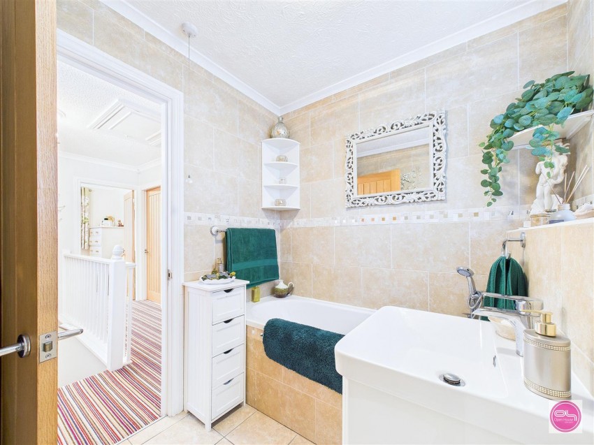 Images for 3, Orchid Close, Stapenhill, Burton Upon Trent, St