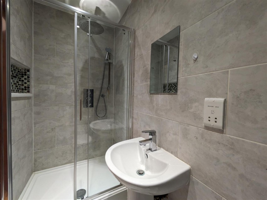 Images for Newnham Gardens, Northolt UB5