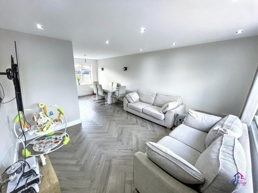 Images for Fifth Avenue, Grantham