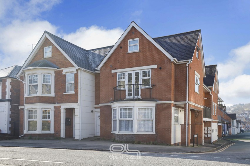 Images for Flat 6, Claremont Court, Victoria Street, High Wycombe, Buckinghamshire, HP11 2LT