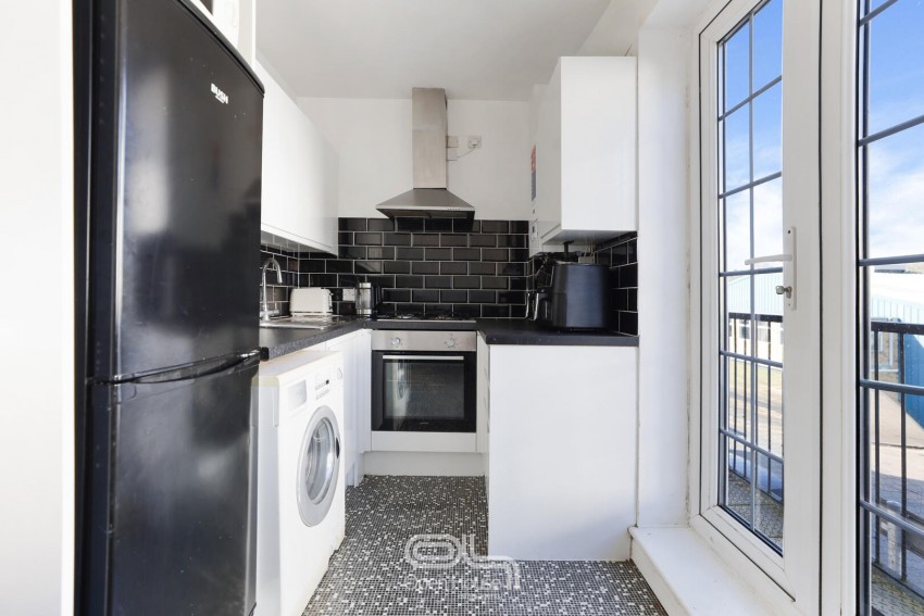 Images for Flat 6, Claremont Court, Victoria Street, High Wycombe, Buckinghamshire, HP11 2LT