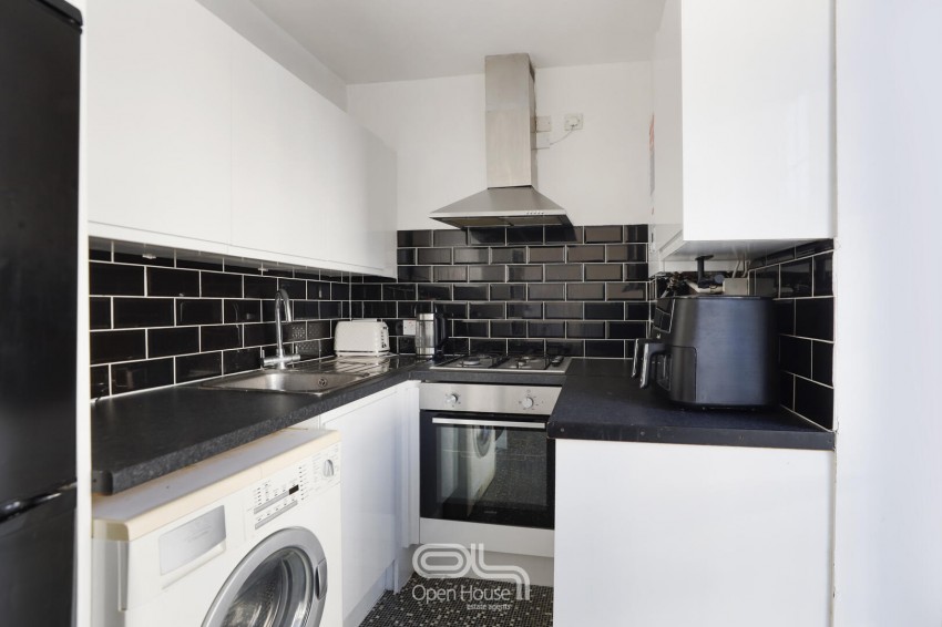 Images for Flat 6, Claremont Court, Victoria Street, High Wycombe, Buckinghamshire, HP11 2LT