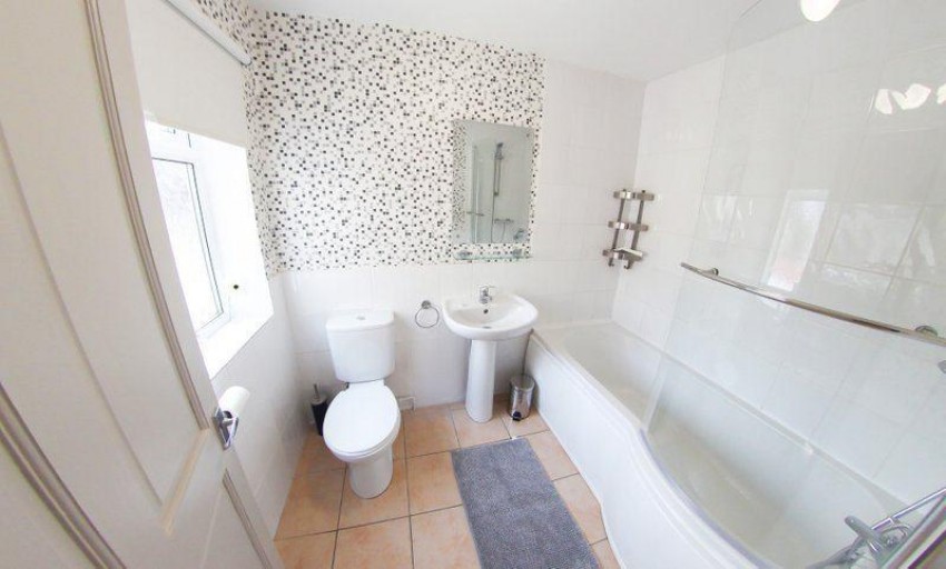 Images for Room 4, Park Road, Widness