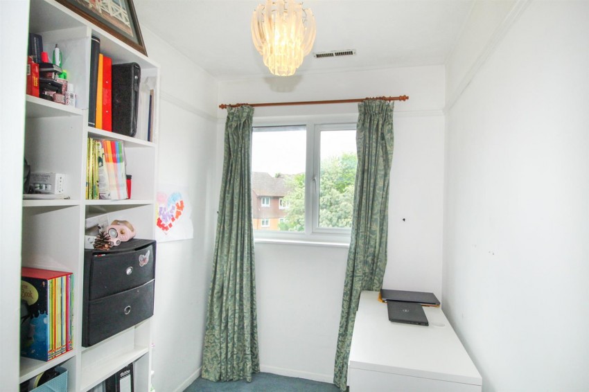 Images for Manor Fields, Horsham